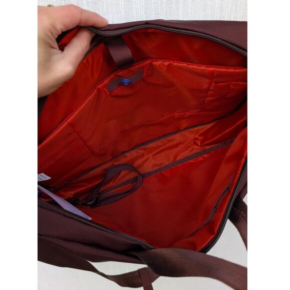 Cotopaxi Mente 15L Messenger Shoulder Bag - Picture 6 of 6
